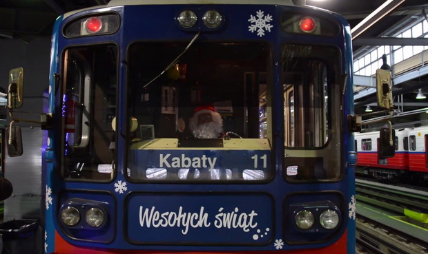 Świąteczne dekoracje w warszawskim metrze
