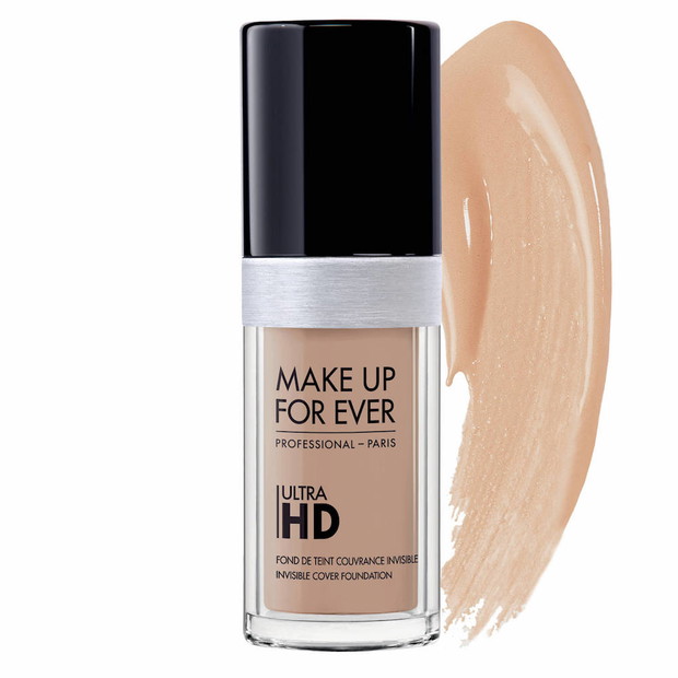 Zastępca Redaktor prowadzącej Glamour.pl Kinga Nowicka poleca: Podkład MAKE UP FOR EVER Ultra HD, 199 zł