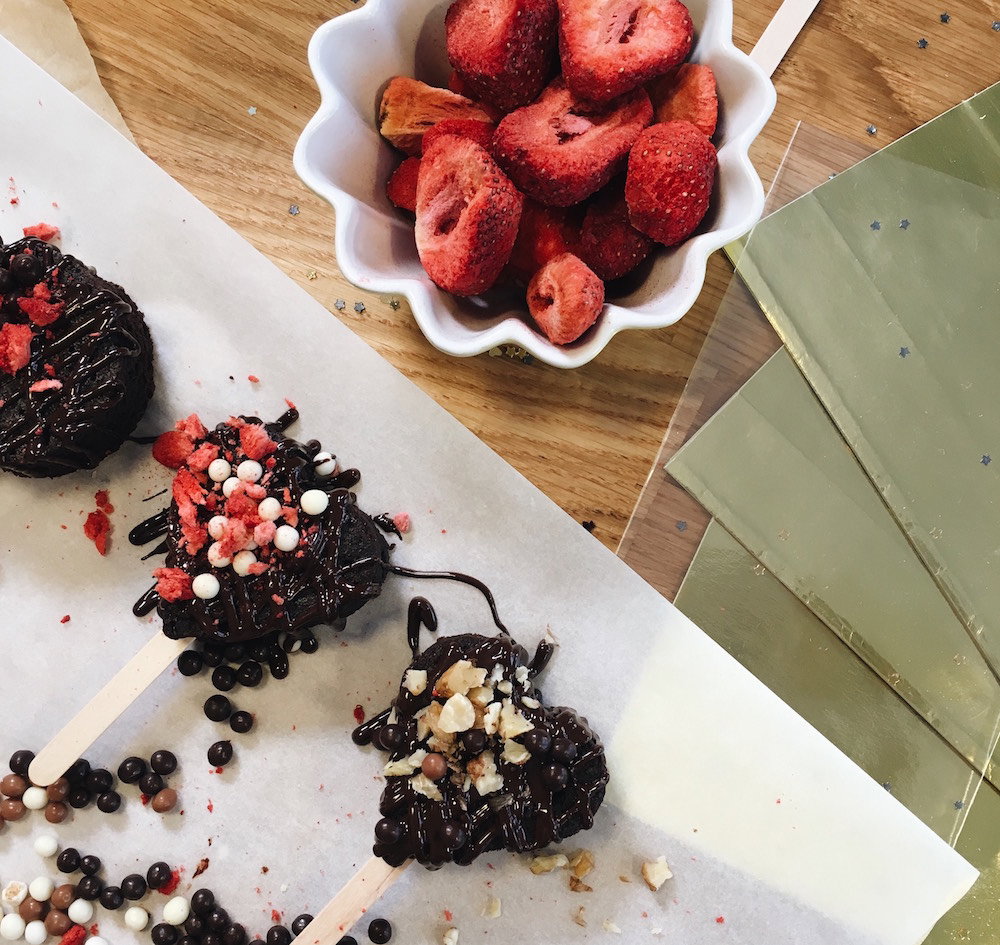 Brownie na patyku będą idealnym prezentem na święta