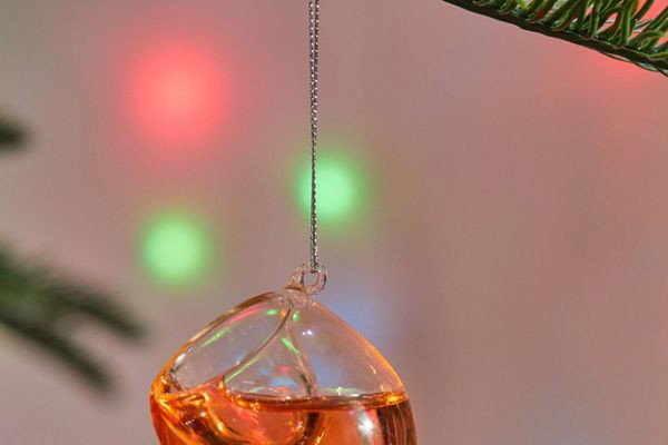 Bombka różowe wino Urban Outfitters, ok. 45 zł
