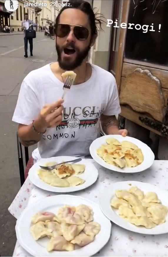Jarde Leto przed koncertem w Krakowie zajadał się pierogami. To zdecydowanie jego ulubione polskie danie!