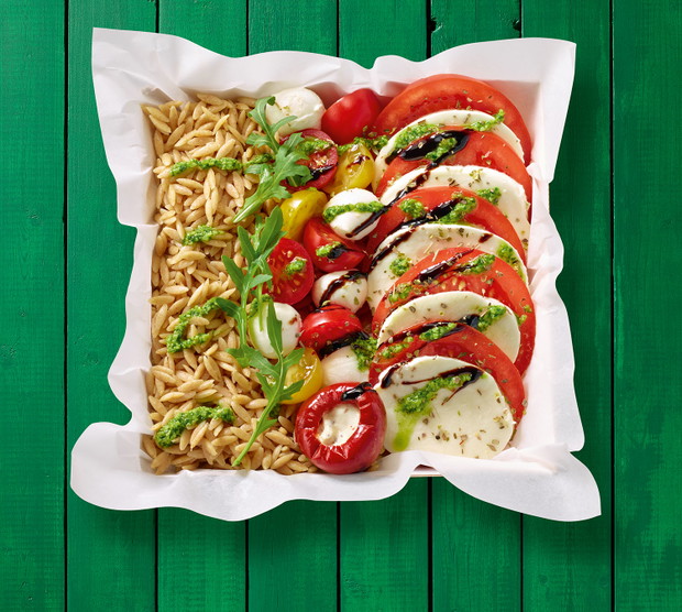 Orzo Caprese w Costa Coffee FlyDining