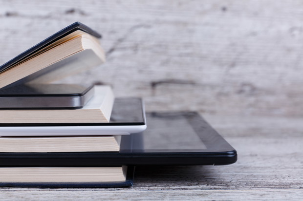 Najlepsze eko zamienniki - czytnik e-booków, np. Kindle, od 350 zł