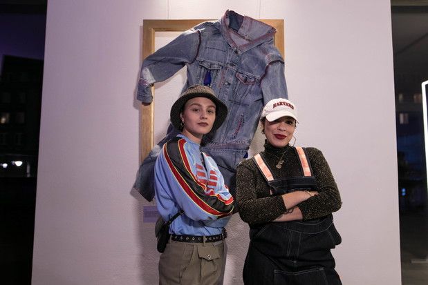 Rosalie i Sandra Kpodonou wykorzystały więcej niż jedną Levi's Trucker Jacket!