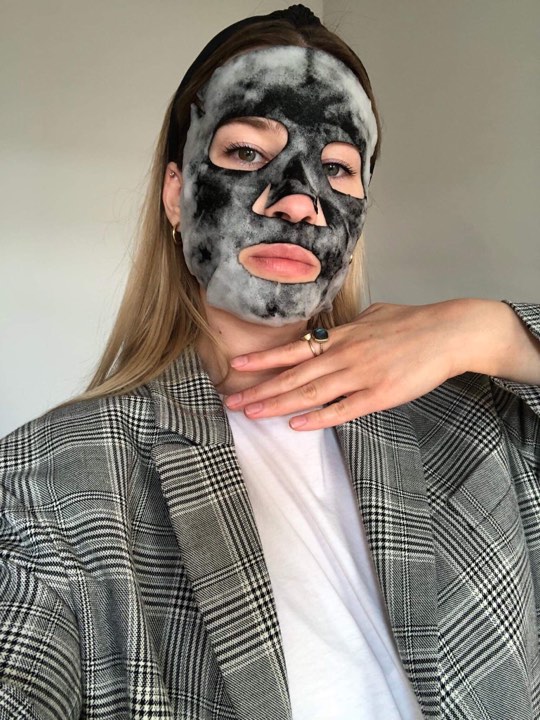A tak wygląda Bubble Mask od Eveline Cosmetics na naszej redaktorce :)
