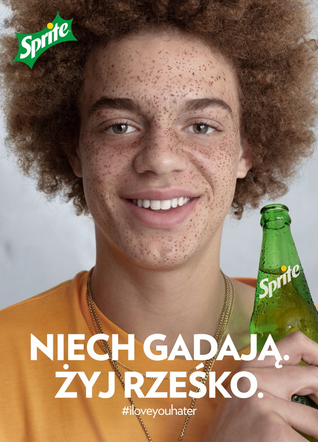 Hasło przewodnie nowej kampanii Sprite „Trwa sezon hejterów. Żyj rześko” walczy z hejtem w sieci (i nie tylko).
