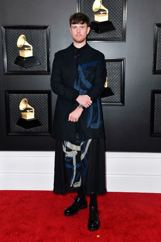 Grammy Awards 2020: Stylizacje gwiazd / James Blake