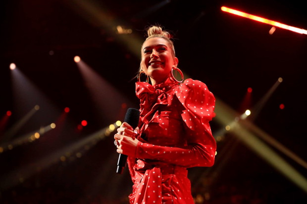 Hailey Bieber też jest fanką sygnetów.
