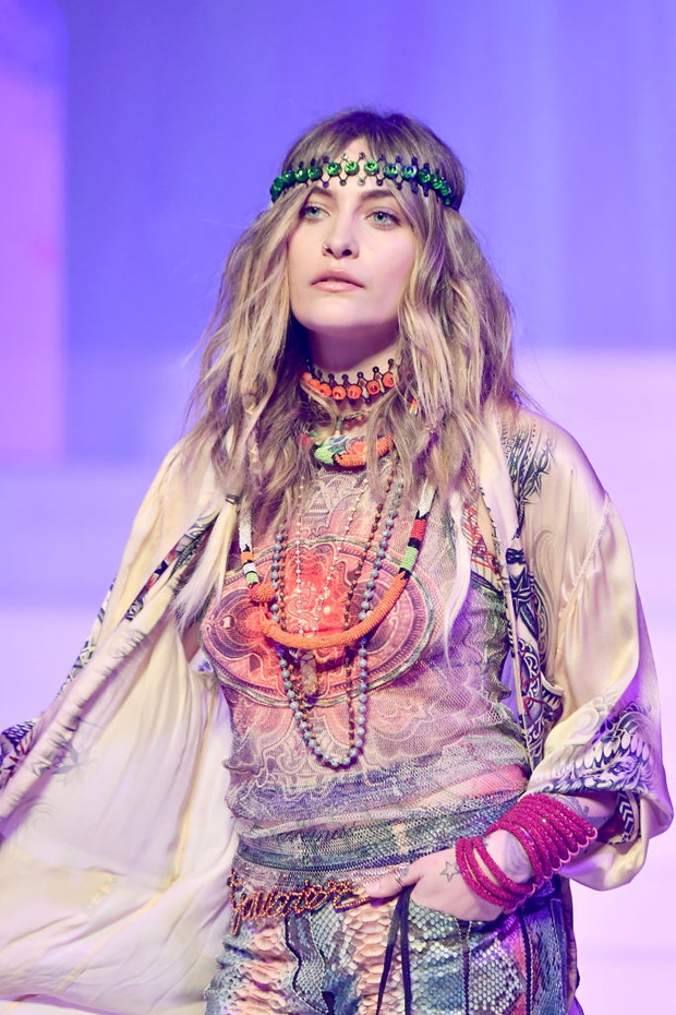 Paris Jackson na wybiegu podczas finałowego pokazu Jeana Paula Gaultiera