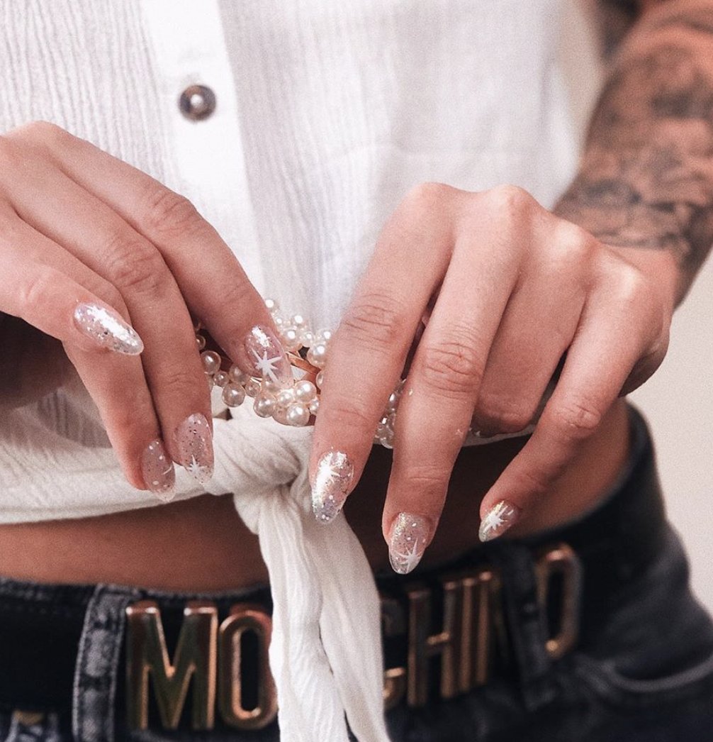 Modne paznokcie na studniówkę 2020. Oto najważniejsze trendy w manicure według dziewczyn z Nailed It – inspiracje