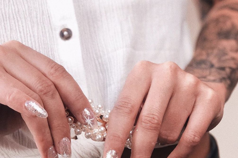 Modne paznokcie na studniówkę 2020. Oto najważniejsze trendy w manicure według dziewczyn z Nailed It – inspiracje