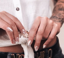 Modne paznokcie na studniówkę 2020. Oto najważniejsze trendy w manicure według dziewczyn z Nailed It – inspiracje