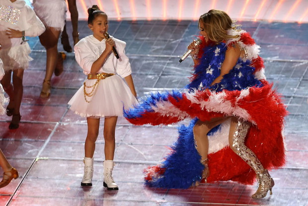 Super Bowl 2020: 11-letnia córka Jennifer Lopez pojawiła się na scenie!