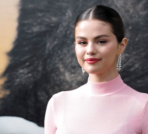 Selena Gomez zakłada własną markę kosmetyczną Rare Beauty. Kosmetyki kupicie w Sephorze!