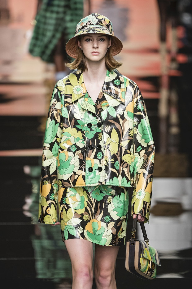 Trendy wiosna-lato 2020: Wzory z lat 60. i 70. (i kapelusze) / Fendi