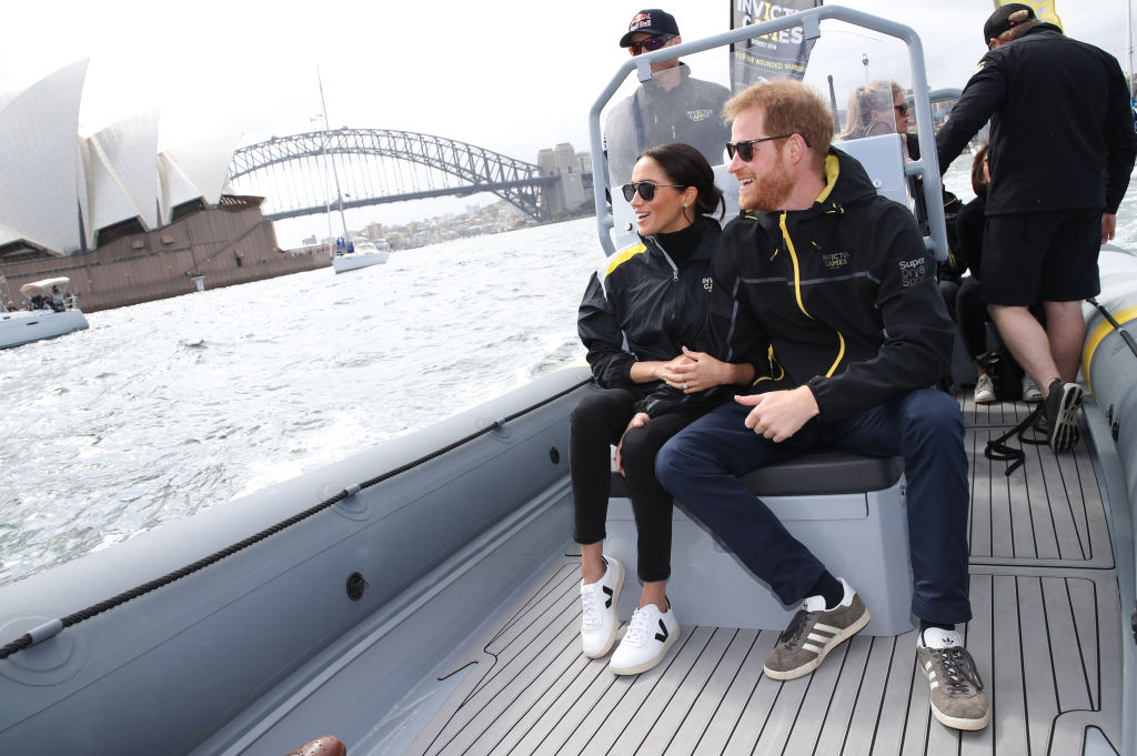 Meghan Markle i Książę Harry podczas rejsu u wybrzeży Sydney.