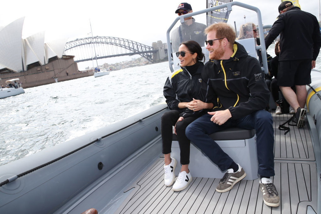 Meghan Markle i Książę Harry podczas rejsu u wybrzeży Sydney.