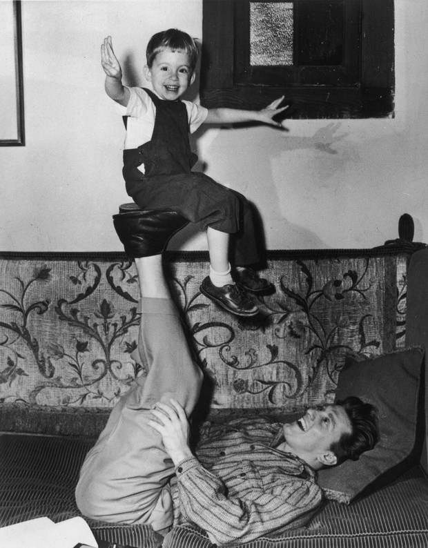 Kirk Douglas z małym Michaelem