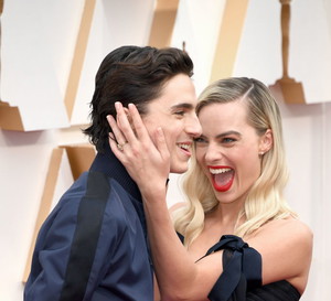 Oscary 2020: TimoOscary 2020: Timothée Chalamet złamał zasady obowiązującego dress code'u