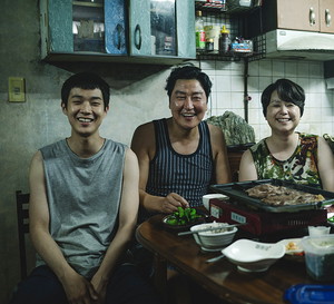 „Parasite” jako serial na HBO! Bong Joon-ho pracuje nową wersją filmu, który zdobył 4 Oscary