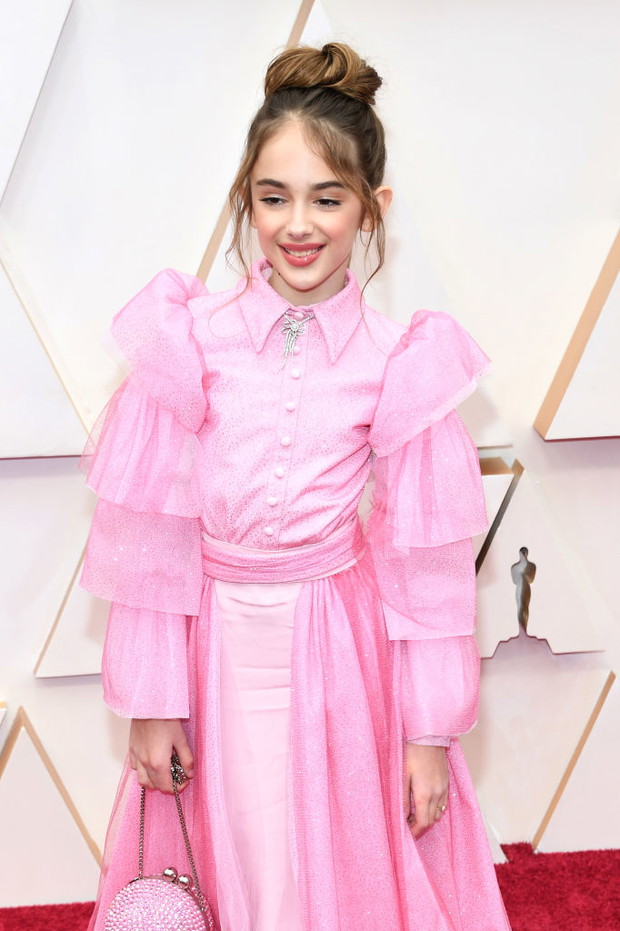 Oscary 2020: Kreacje gwiazd / Julia Butters w sukience Christiana Siriano, butach Christiana Louboutina i biżuterii Lark & Berry
