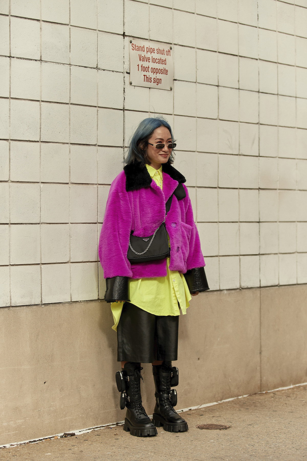 Najmodniejsza obecnie torebka Prady? Kultowa Nylon bag. Fashionistki kochają ją za przystępną cenę!