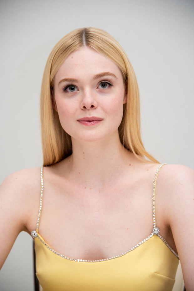 Elle Fanning / odcień Baby Blonde
