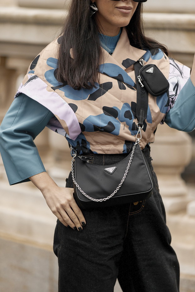 Nylon Bag – najtańsza torebka Prady na ulicach Nowego Jorku podczas New York Fashion Week na jesień-zimę 2020/21