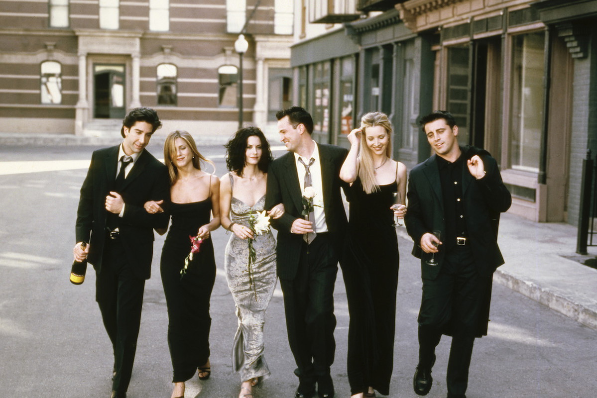 Serial „Przyjaciele” powraca! Jennifer Aniston, Courteney Cox i inni aktorzy nie mogli poinformować o tym lepiej. Co zrobili?