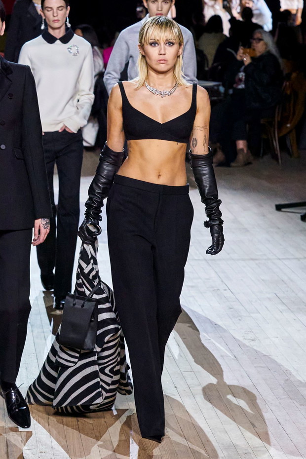 Miley Cyrus na pokazie Marca Jacobsa na jesień-zimę 2020/21
