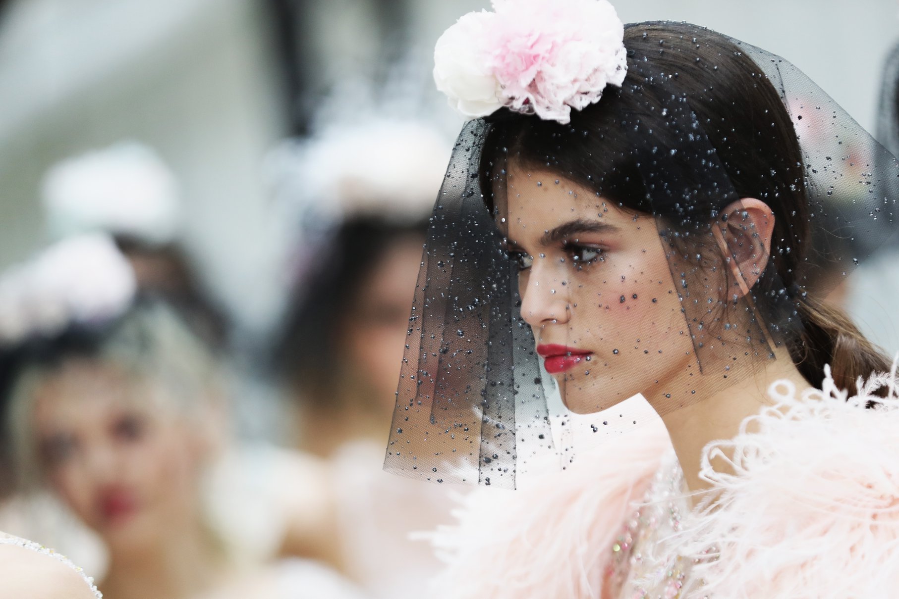 Kaia Gerber jak dotychczas pojawiła się w dwóch pokazach Chanel.