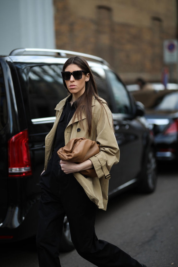 Torebka The Pouch Bottega Veneta na ulicach stolic mody