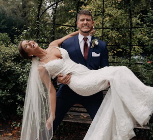 „Love Is Blind” to reality show Netflixa, bijące rekordy popularności na całym świecie. To numer jeden również w Polsce!