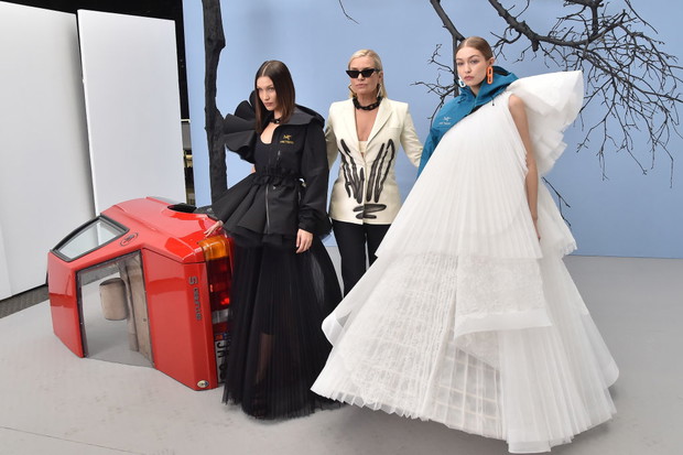 Bella, Gigi i Yolanda Hadid na pokazie Off-White na jesień-zimę 2020/21