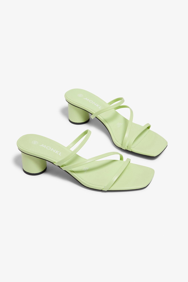 Buty na wiosnę Monki, około 129 zł