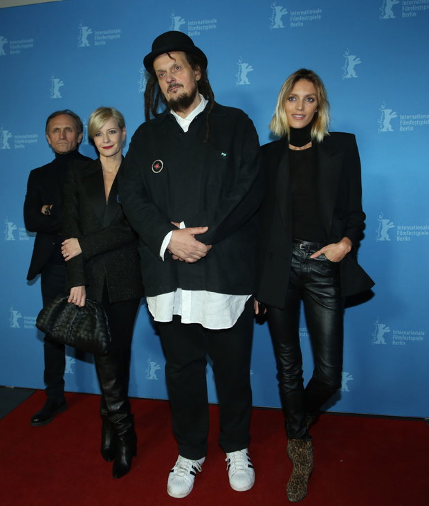 Polska ekipa na festiwalu w Berlinie, czyli Andrzej Chyra, Małgorzata Kożuchowska, reżyser filmu „Zabij to i wyjedź z tego miasta” Mariusz Wilczyński i Anja Rubik.