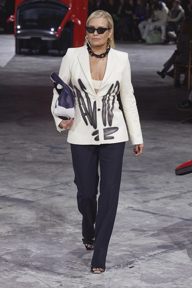Yolanda Hadid na pokazie Off-White na jesień-zimę 2020/21.