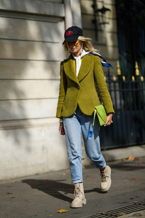 Street Style : Day Three -  Paris Fashion Week - Womenswear Spring Summer 2022