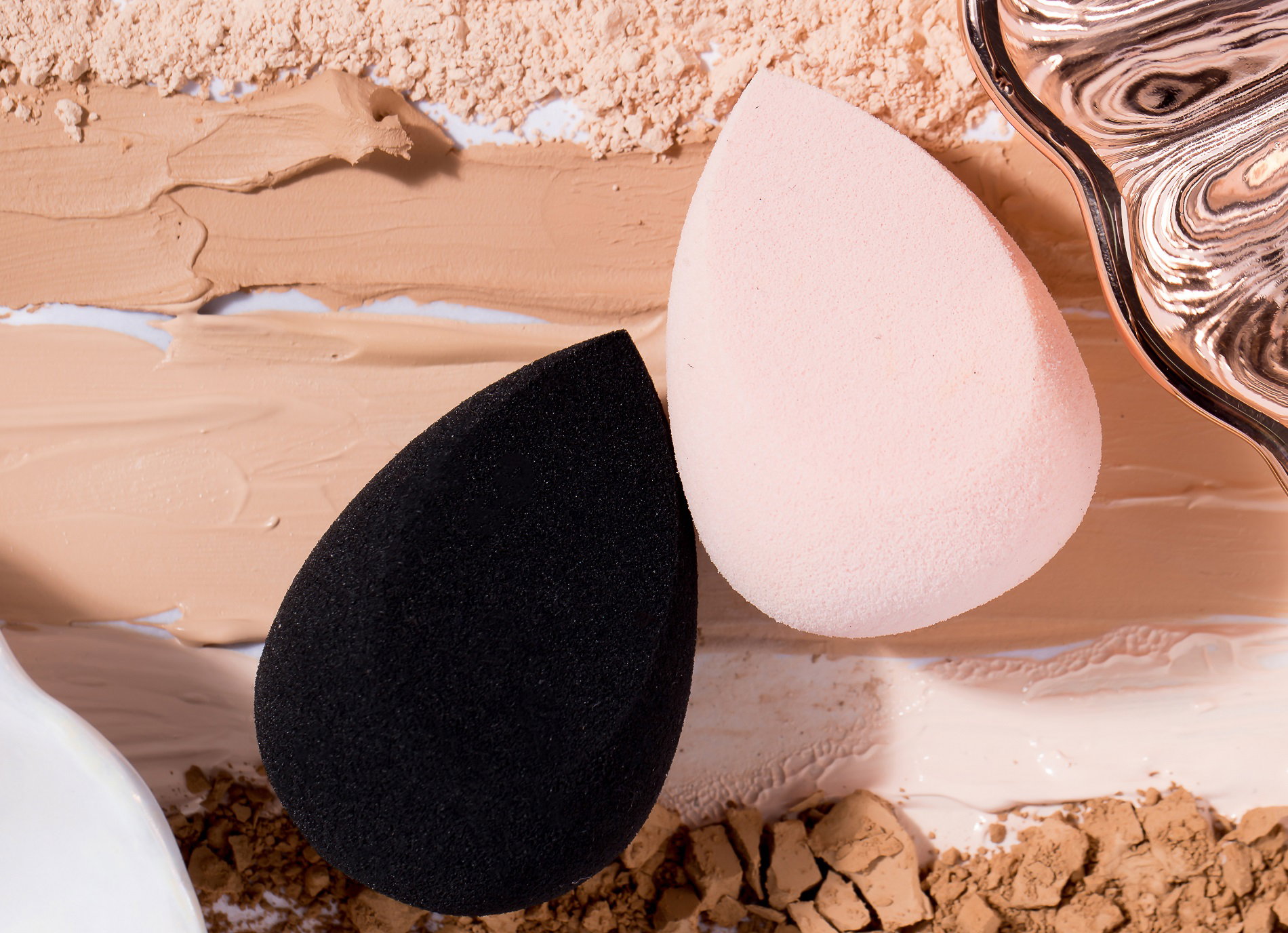 Użytkowniczki TikToka radzą, by zamrozić beauty blender – efekty zaskakują!