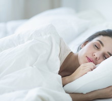 Ten trik zajmuje tylko 5 sekund i jest receptą na dobry sen. Poznaj 3 produkty, które pomogą uzyskać wyśnione rezultaty!