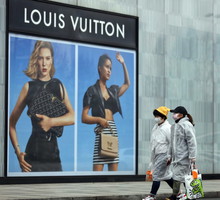 Koncern LVMH walczy z koronawirusem! Zamiast luksusowych perfum Diora czy Givenchy powstaną żele do dezynfekcji rąk