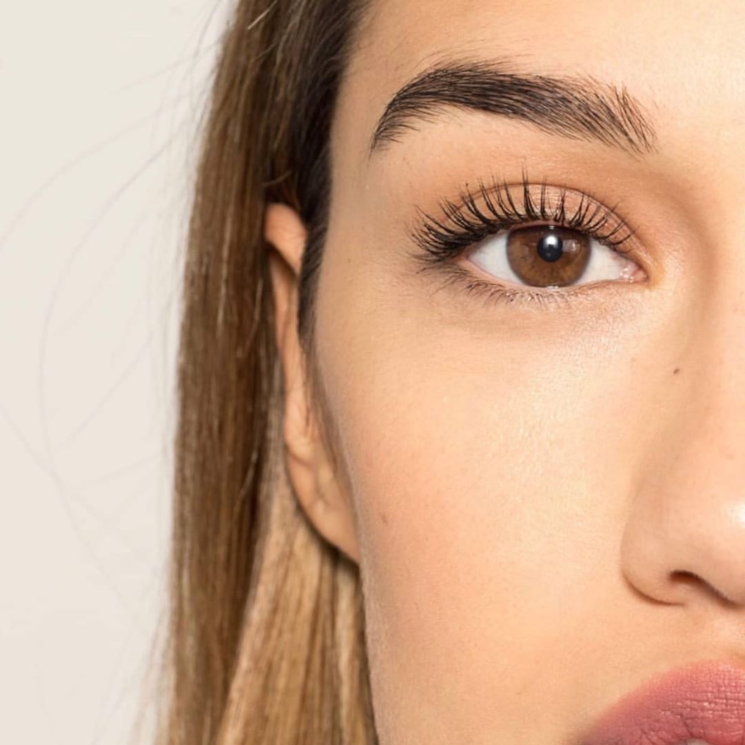 Ten tusz do rzęs to ulubiona mascara internautek. Kosztuje niecałe 17 zł i działa cuda!