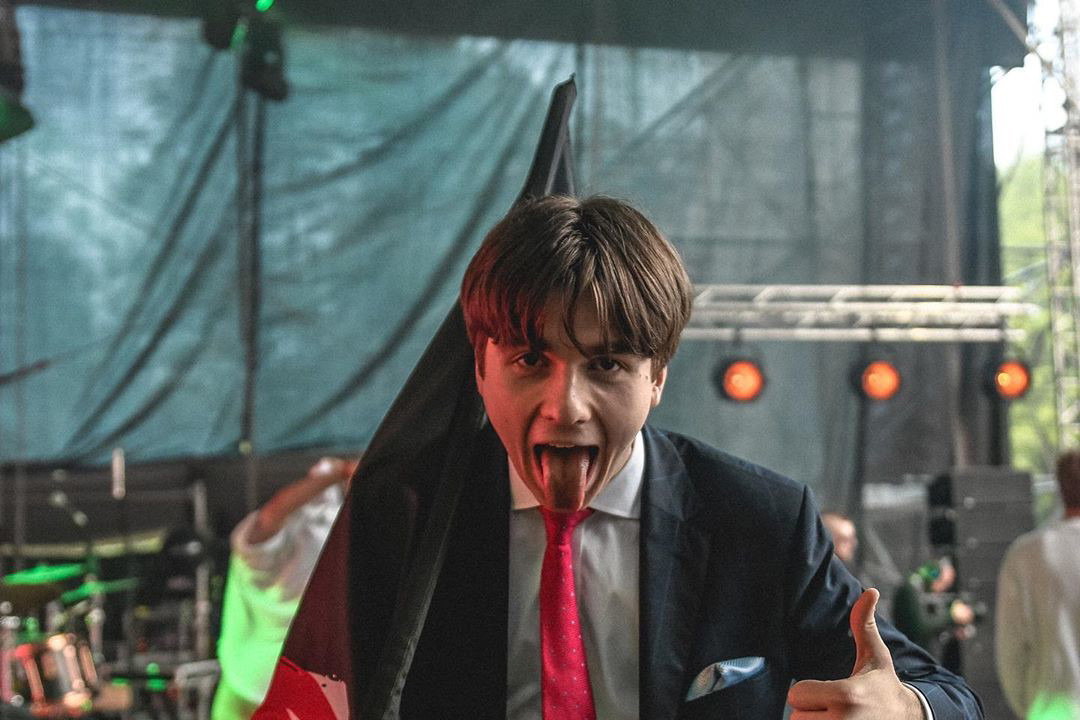 Mata z kolejnym sukcesem na koncie! Jego album „100 dni do matury” pokrył się platyną w dwa miesiące
