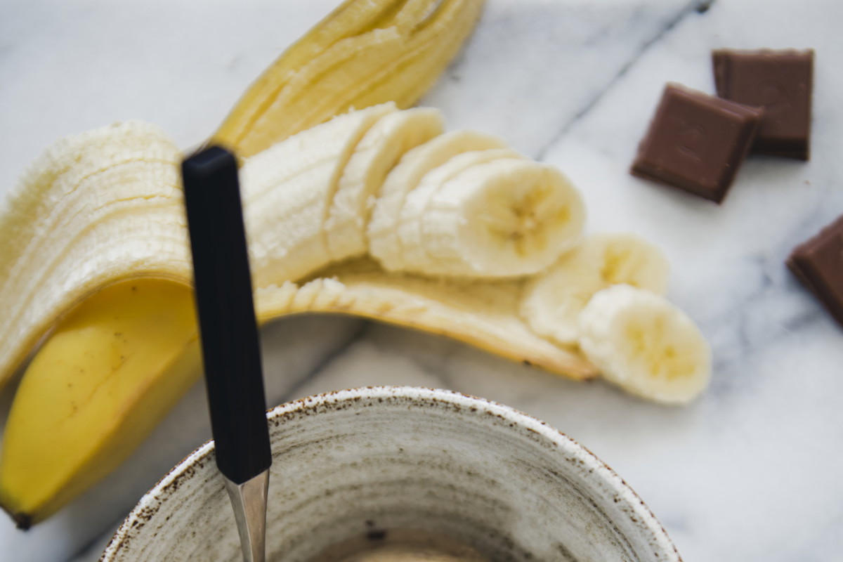 Lody bananowe z masłem orzechowym – szybki przepis na domowe fit lody