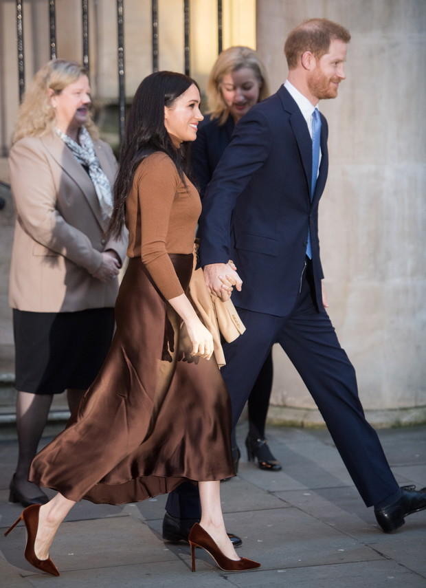 Meghan Markle w spódnicy z Massimo Dutti.