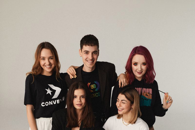 Bohaterowie okładki pierwszego wydania Glamour Unicorn: (góra od lewej) Kate Zacharzewska, Radek Pestka, Red Lipstick Monster , (dół od lewej) Pola Bogdańska i Tycjana