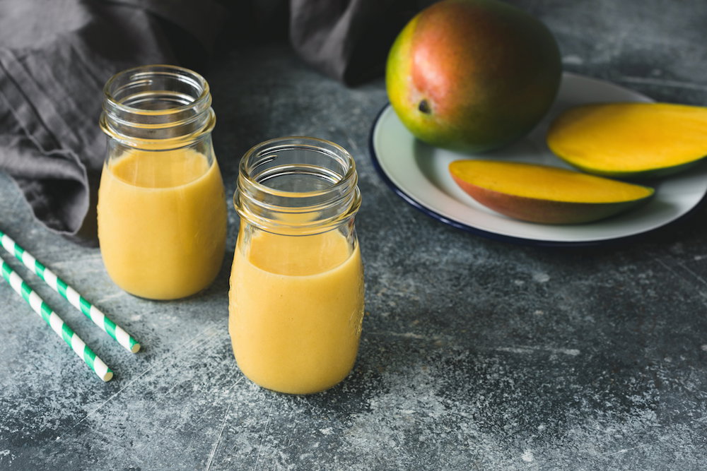 Koktajl z mango na 3 sposoby. Proste, pyszne i zdrowe przepisy
