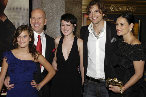 Bruce Willis i Demi Moore z córkami oraz Ashton Kutcher