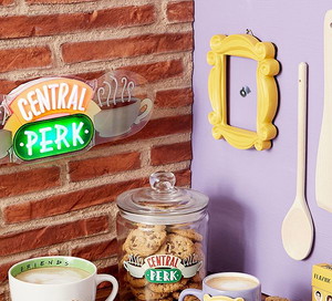 Kolekcja „Friends” w Urban Outfitters – od teraz możecie mieć w domu Central Perk