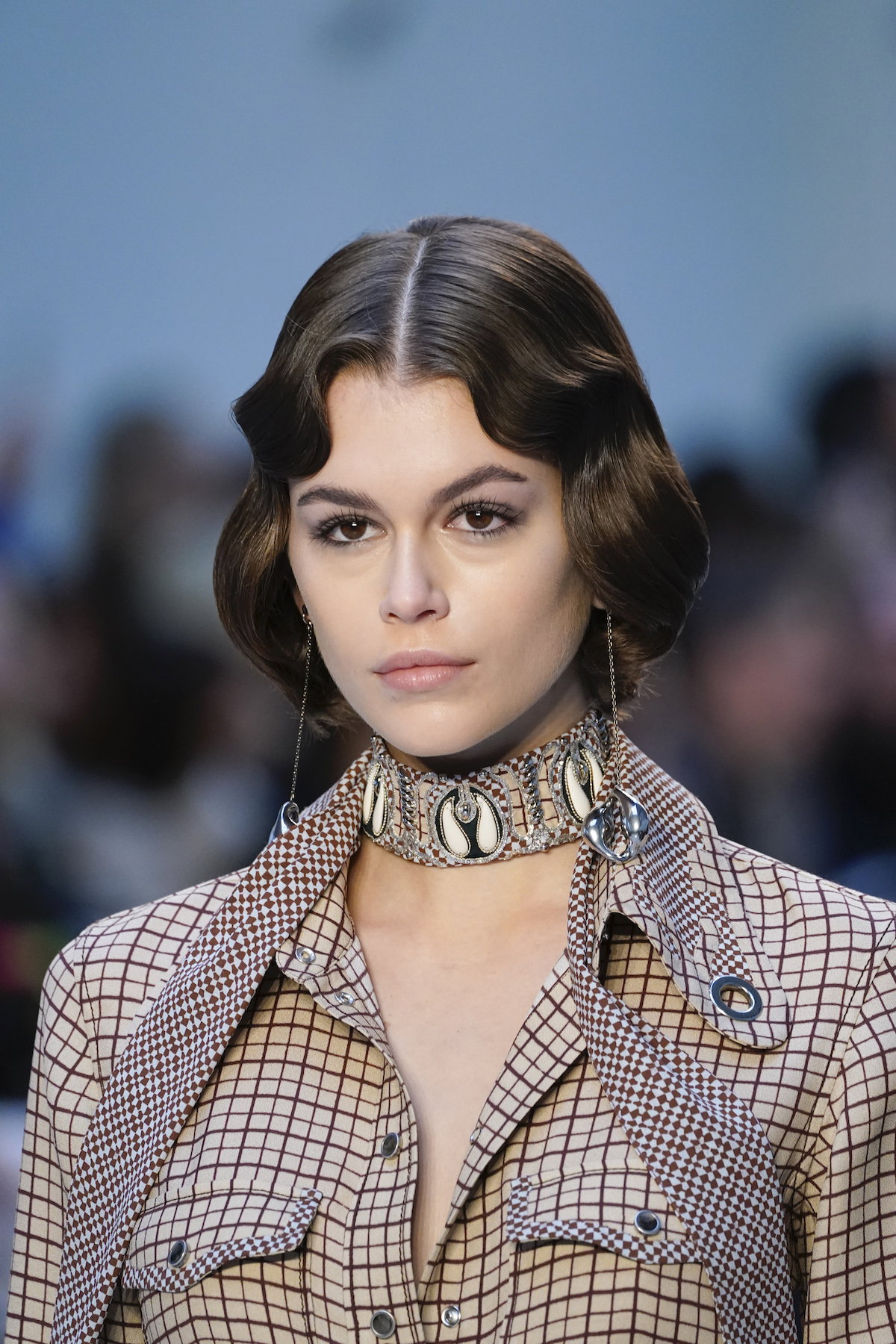 Bronde to modny kolor włosów, który przekuje w atut odrosty. Do jego słynnych fanek dołączyła Kaia Gerber!